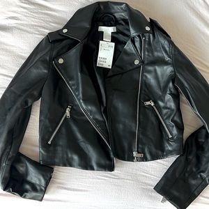 H&M FAUX LEATHER CROP MOTO JACKET SIZE 4 (small)